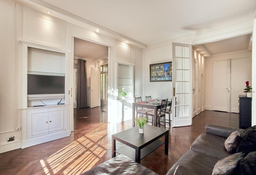 Charming Parisian Flat With Eiffel Tower Views Apartment *