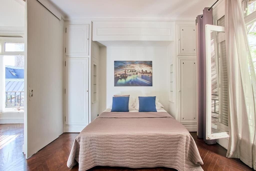 Charming Parisian Flat With Eiffel Tower Views Paris