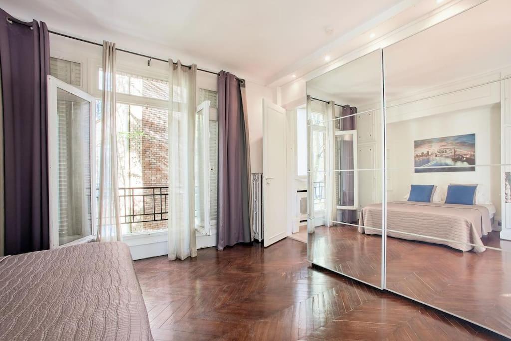 Apartment Charming Parisian Flat With Eiffel Tower Views *