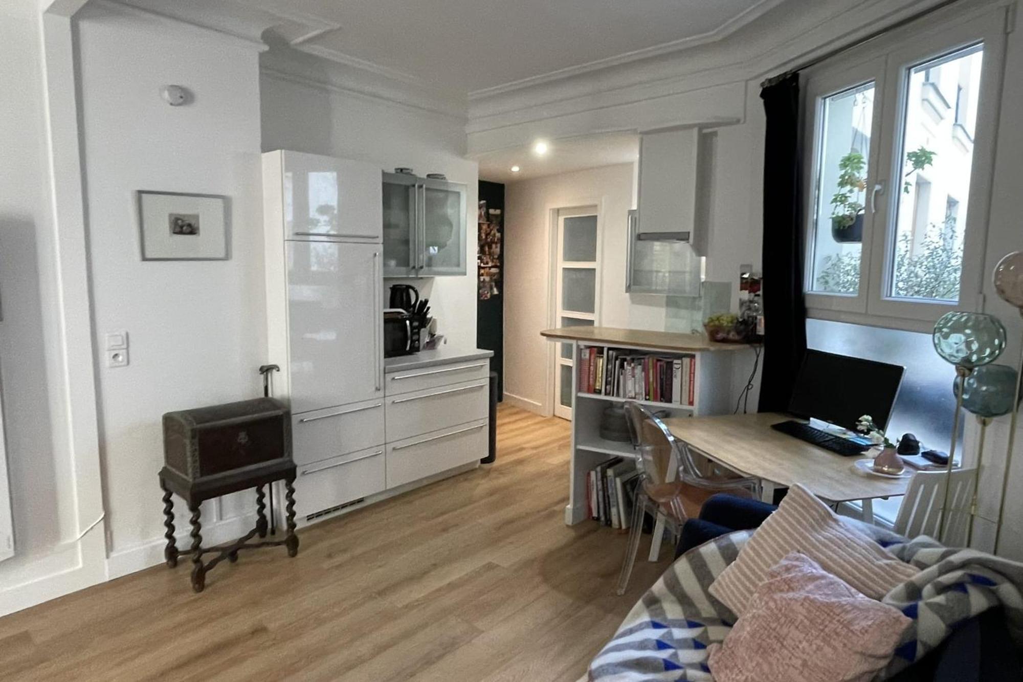 Cozy Nest Near Belleville Apartment