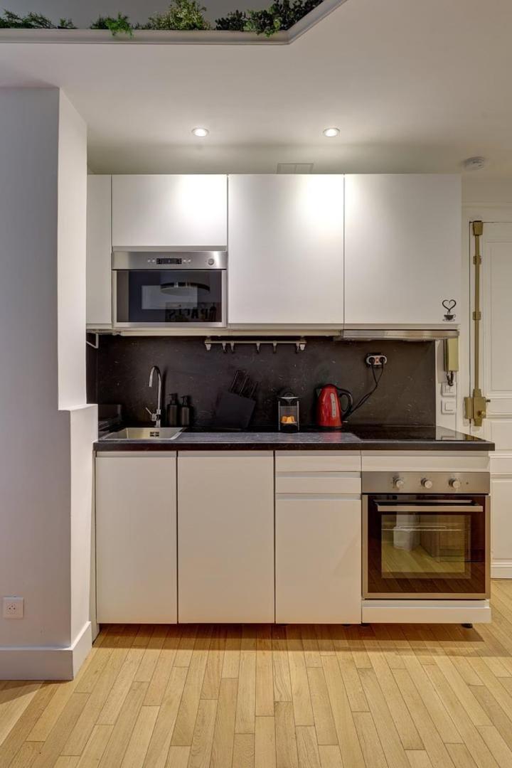 660 Melanie - Superb In Apartment *