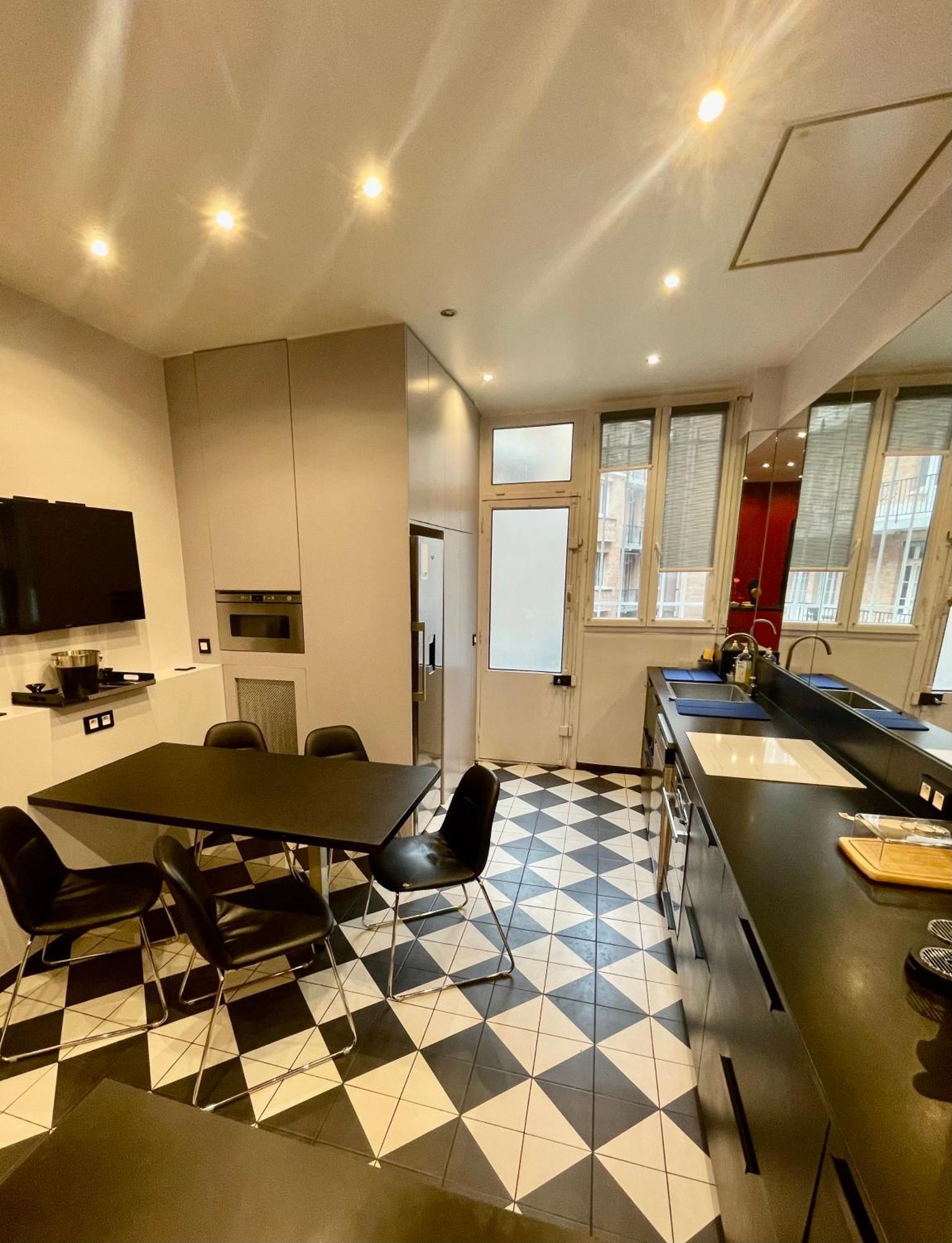 Luxury Times Square District Apartment *