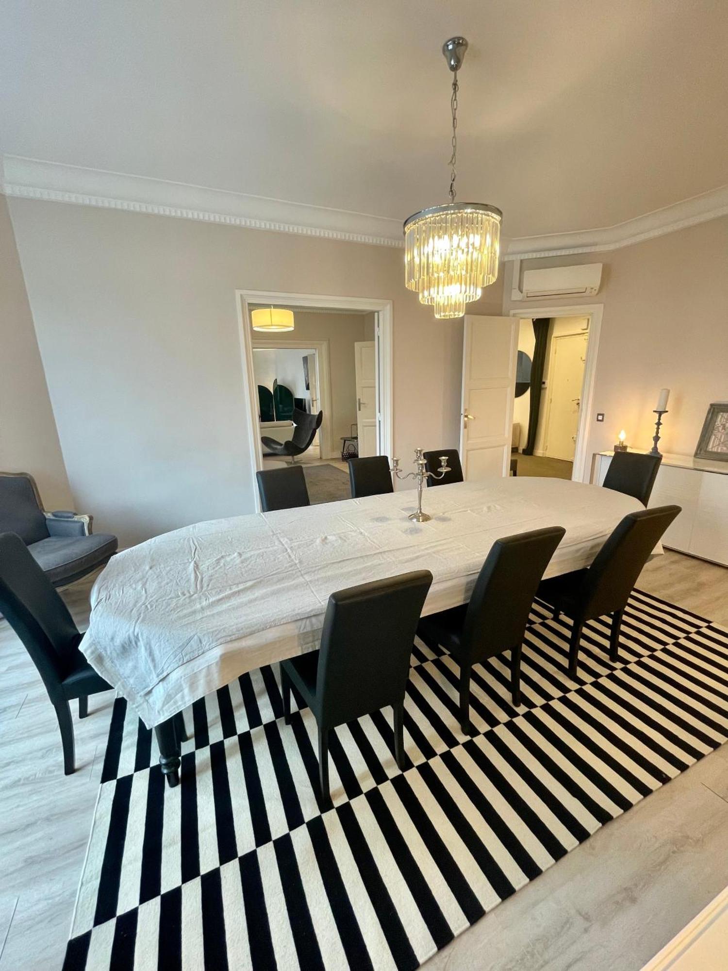 Luxury Times Square District Paris