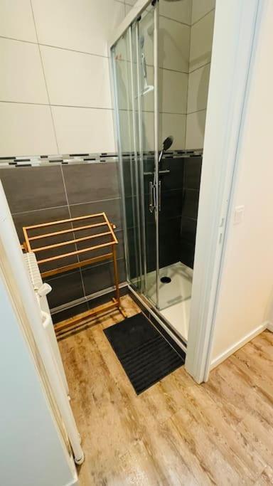 6 Pieces / 5 / Calme / Rdc * Paris