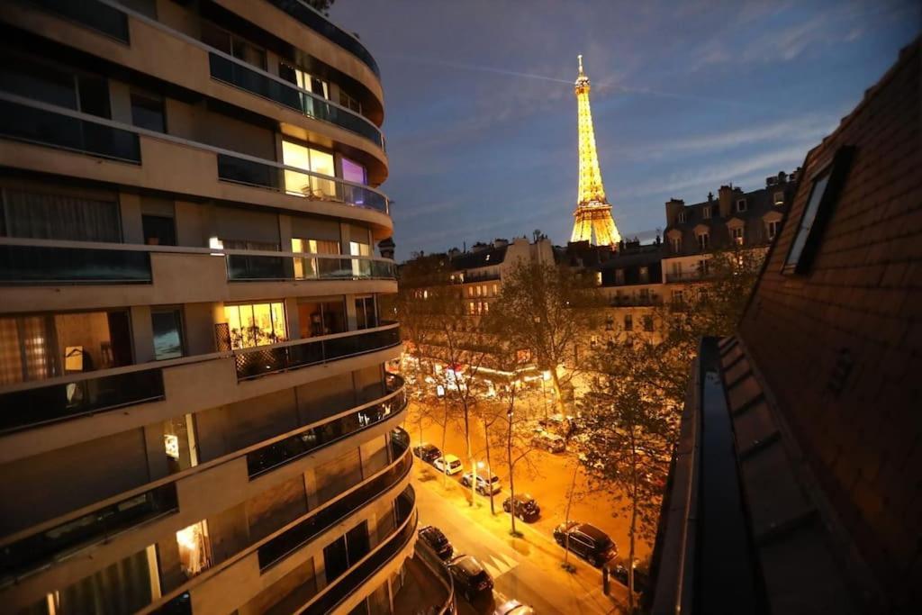 Center Eiffel Tower View Paris