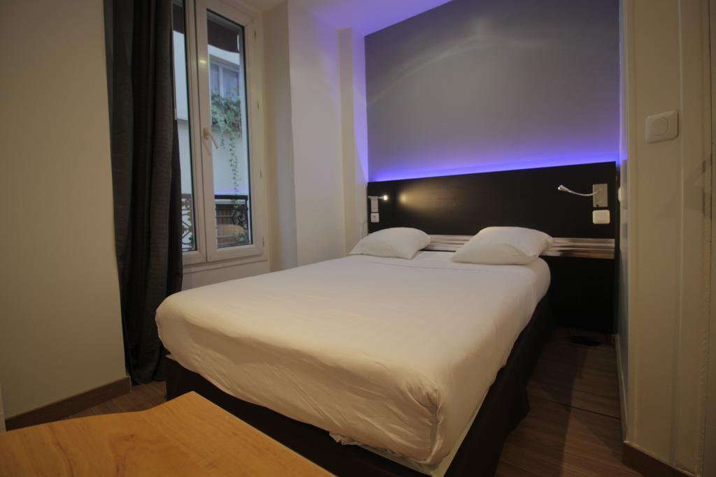 Modern's Hotel