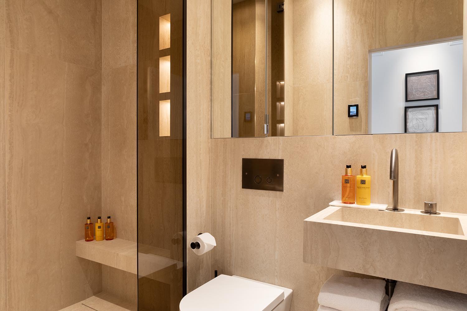 Thelander - Serviced In Champs Elysees *