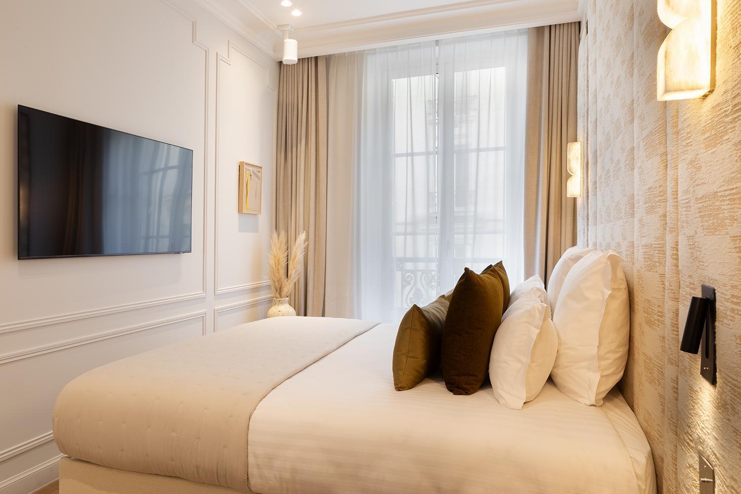 Thelander - Serviced In Champs Elysees