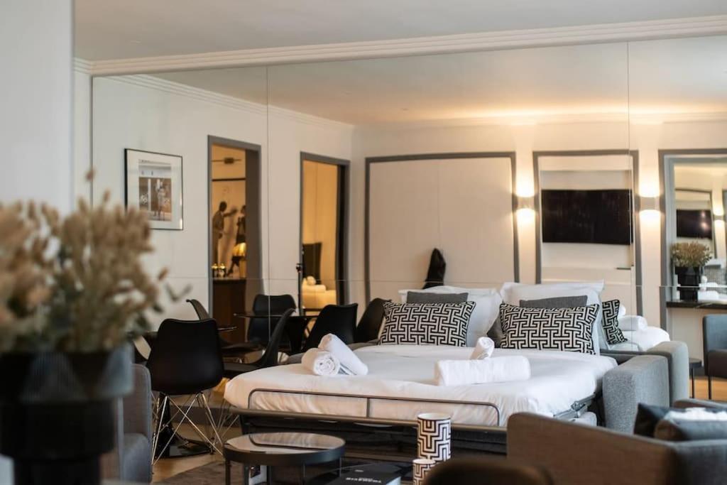 De Luxe Avenue Montaigne Apartamento *