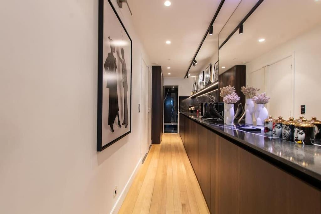 De Luxe Avenue Montaigne Apartamento Paris
