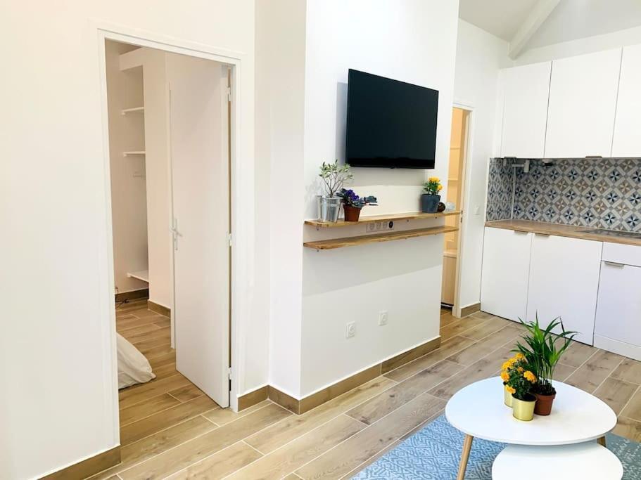 House - 2 Bedrooms - Champs-elysees *