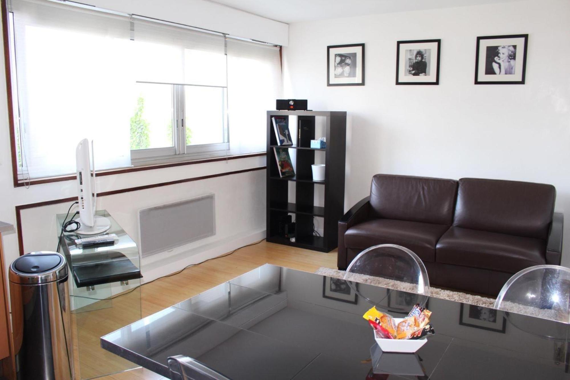 Short Apartamento Paris