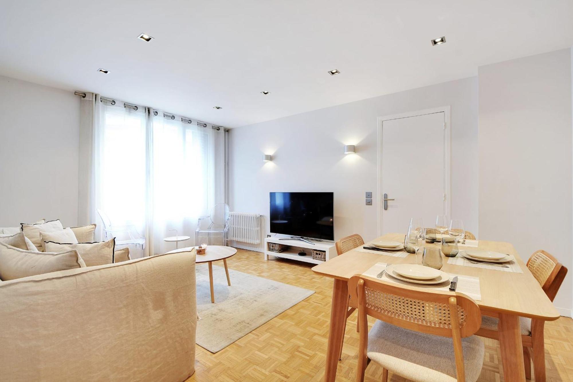 Parc Des Expositions Beautiful 4 Peoples Apartment
