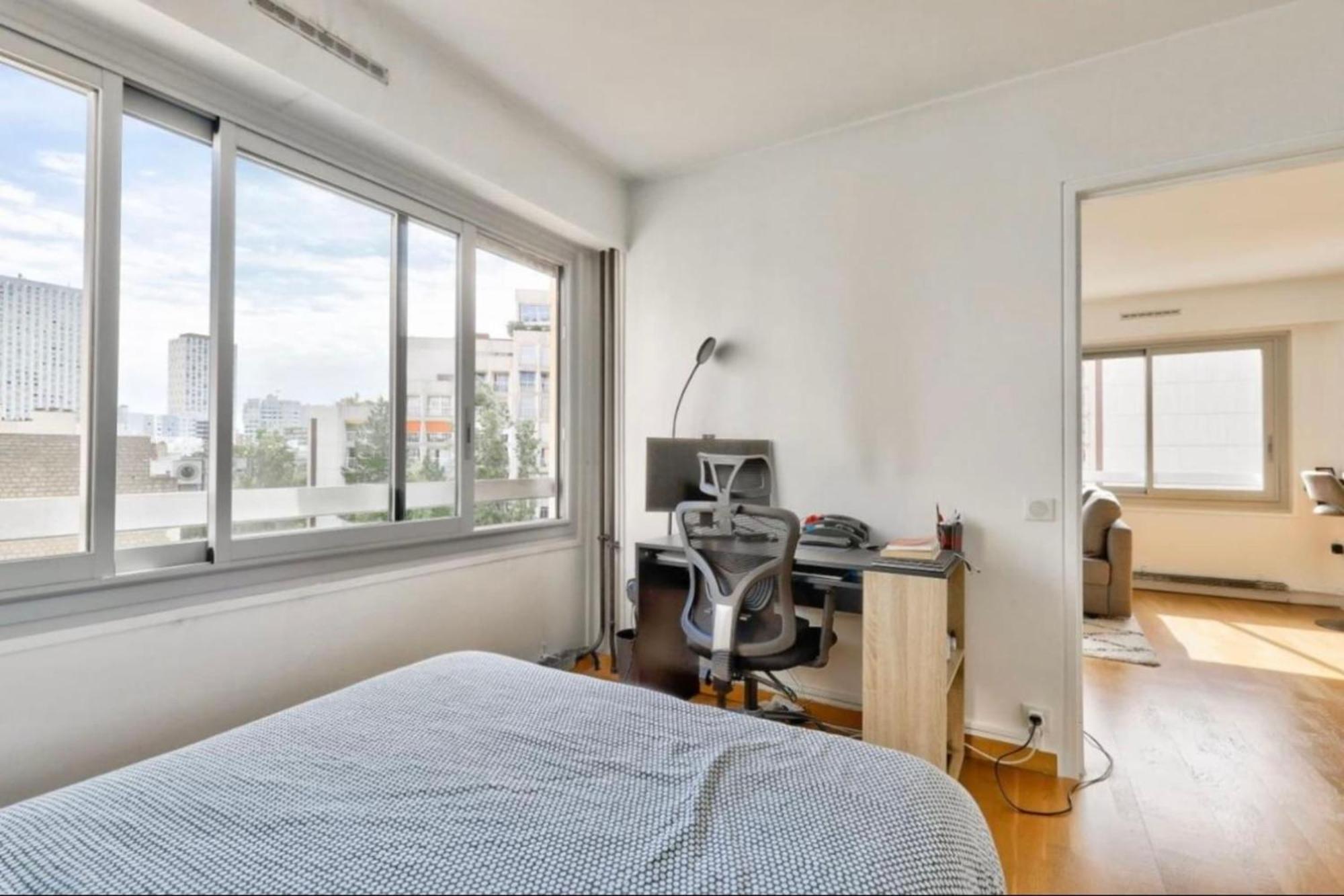 Cozy 50 M Near Pere-lachaise *