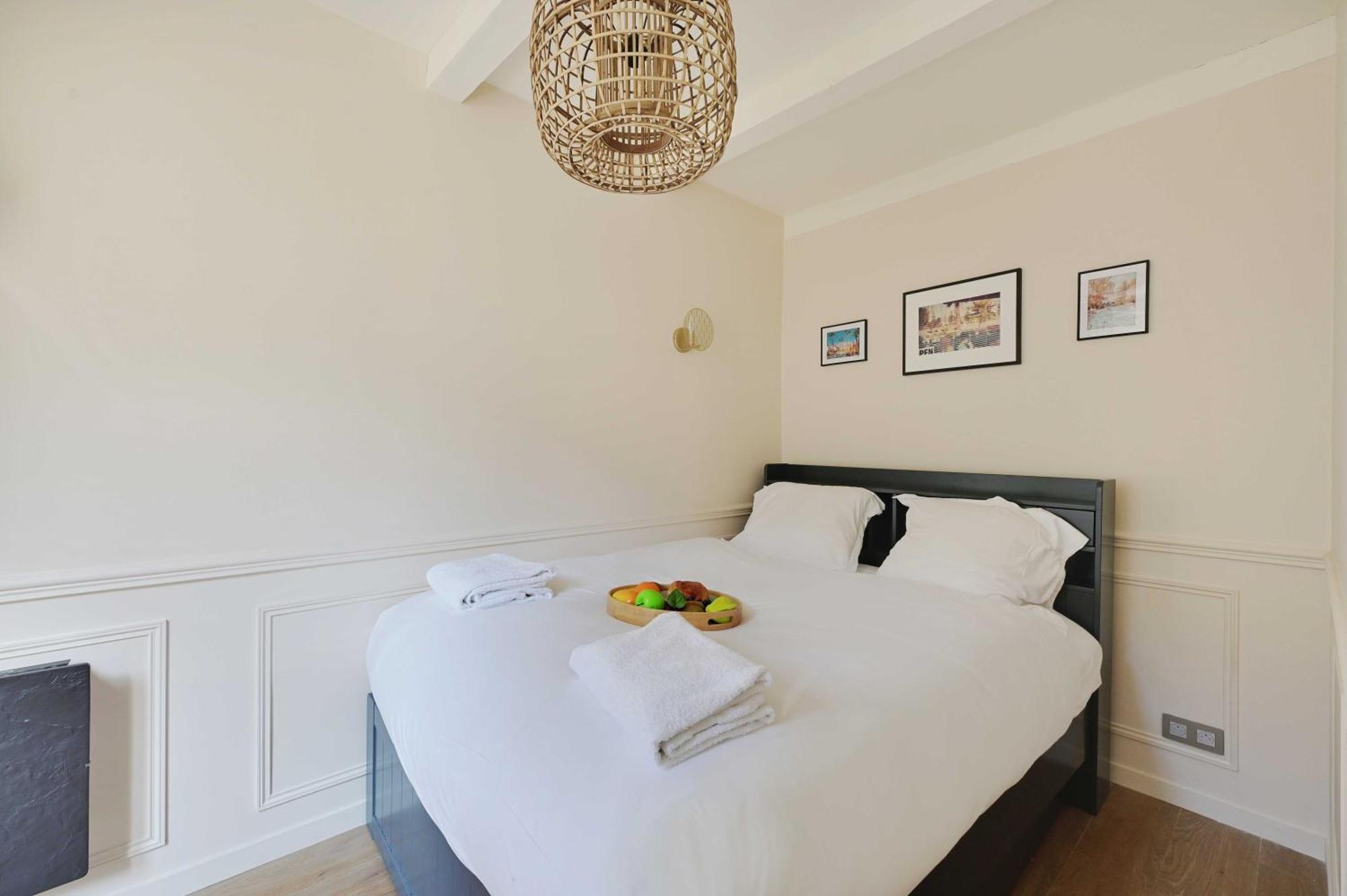 Beautiful 2br - 4p Republique Temple Apartment