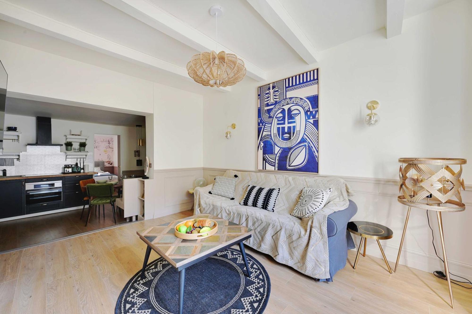 Beautiful 2br - 4p Republique Temple
