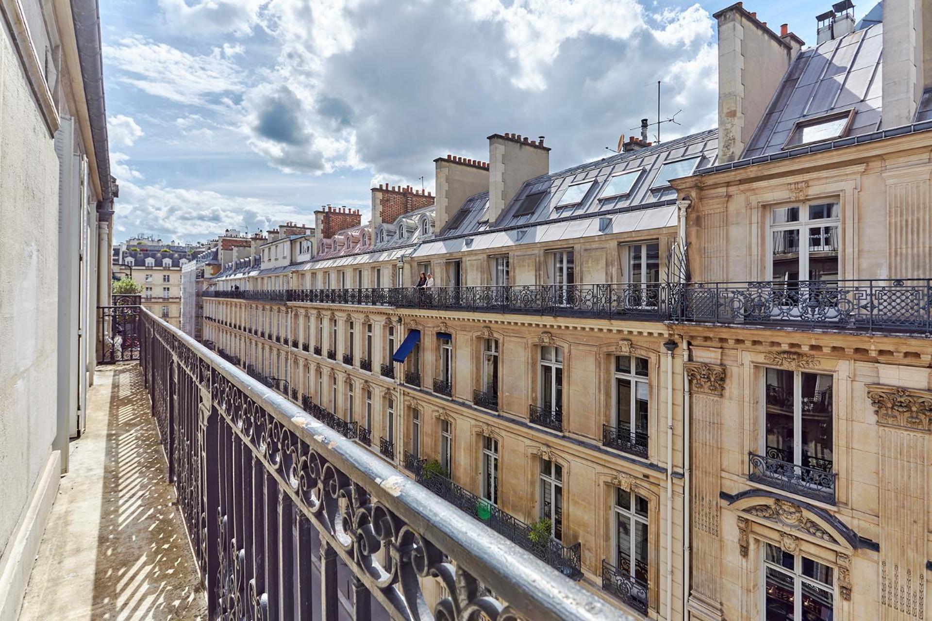 Sublime Montaigne Arc De Triomphe By Studioprestige * Paris