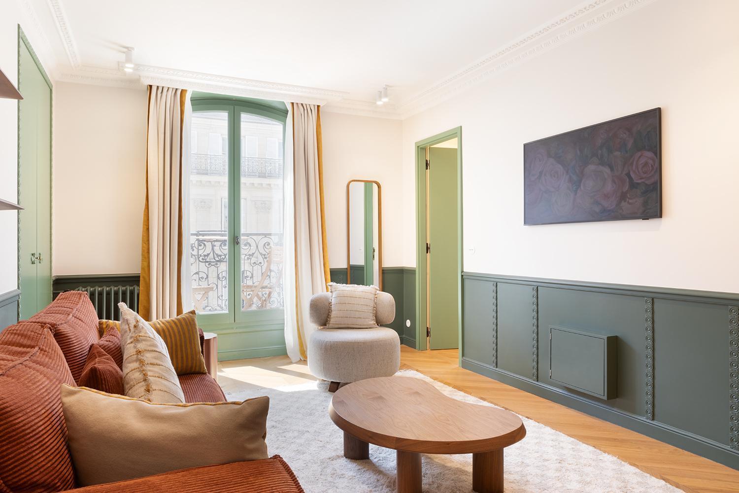 Collection Serviced In Opera - Rue Saint-lazare * Paris