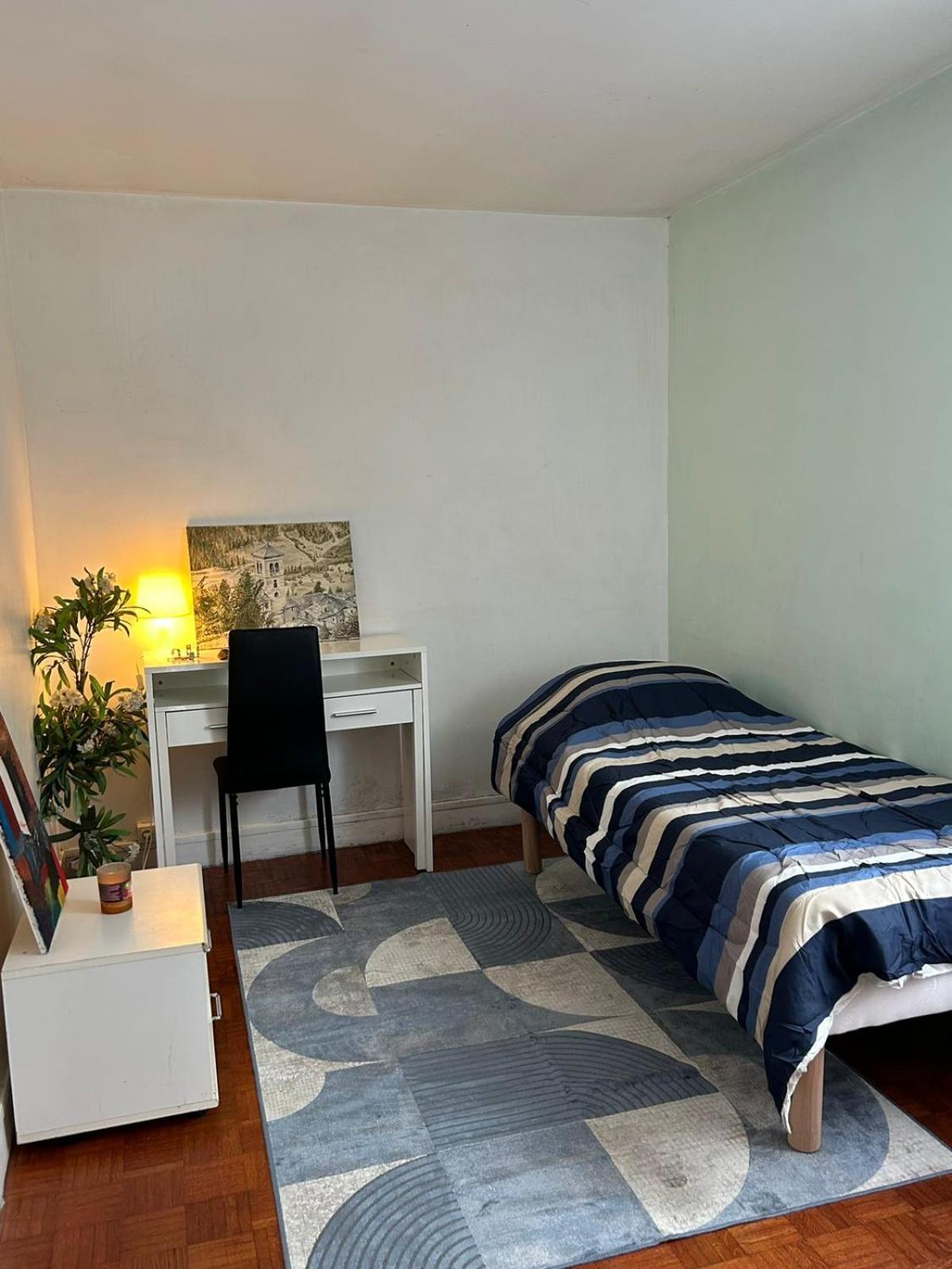Séjour chez l'habitant Equipee Et Meublee- Porte Des Lilas Paris