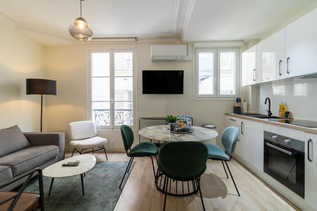 B2#two Bedrooms#champs Elysees#arc De Triomphe#ac Paris