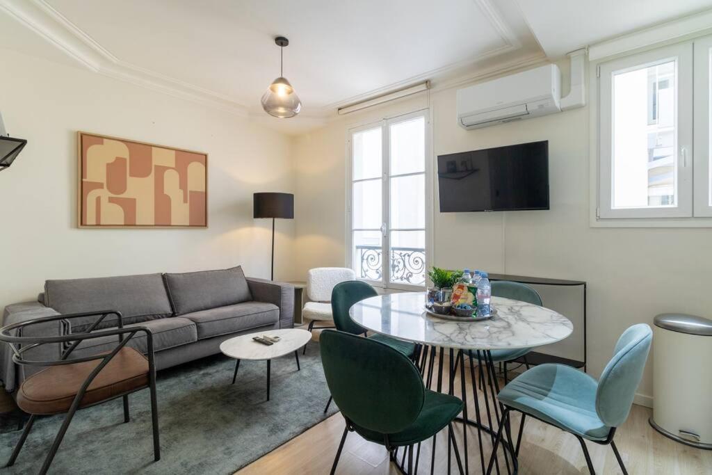 B2#two Bedrooms#champs Elysees#arc De Triomphe#ac Apartment