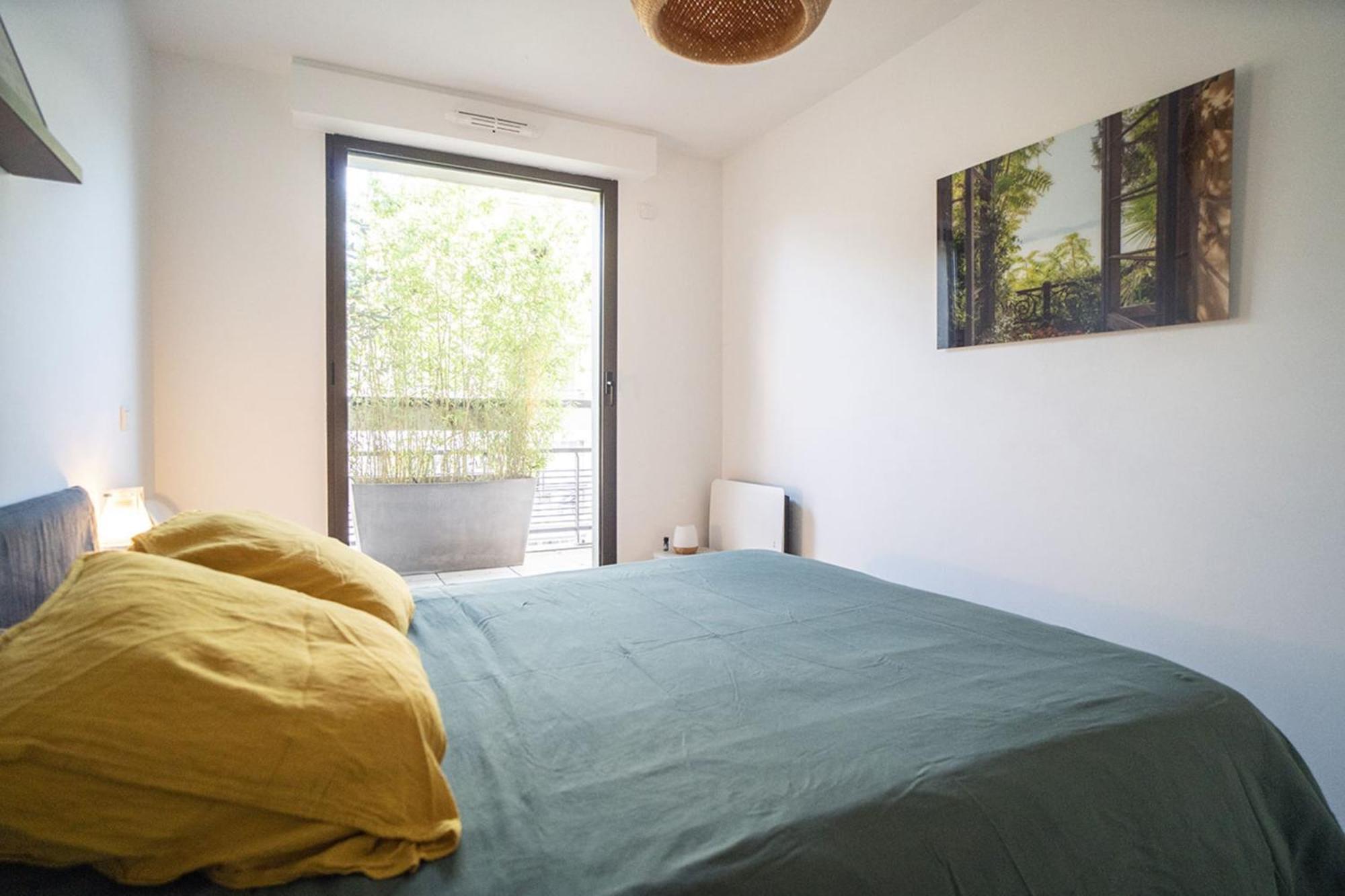 Bright 37m For 2 With Balcony In Paris! * Paris