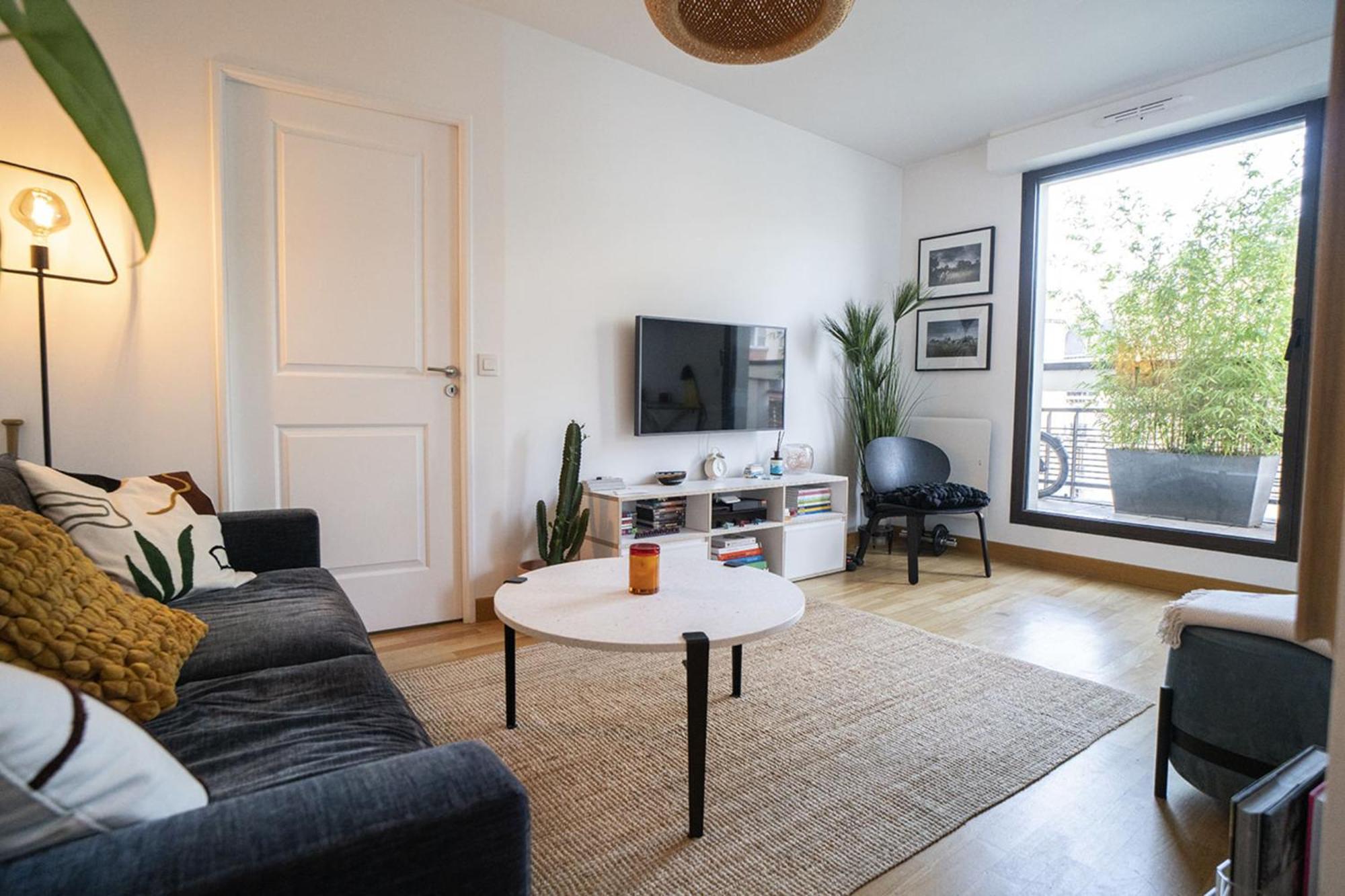 Apartment Bright 37m For 2 With Balcony In Paris! *