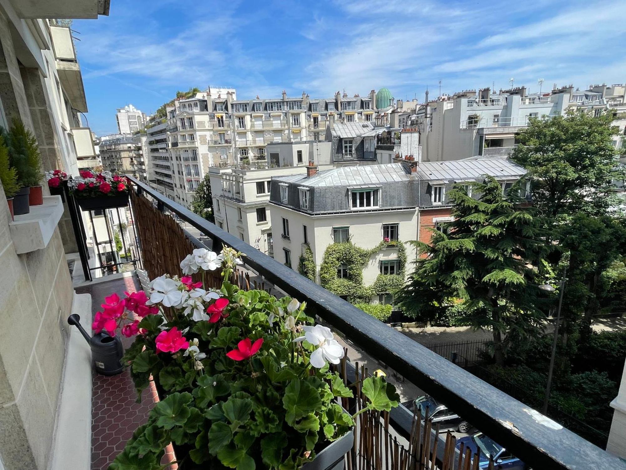 3 Pieces Paris16 *