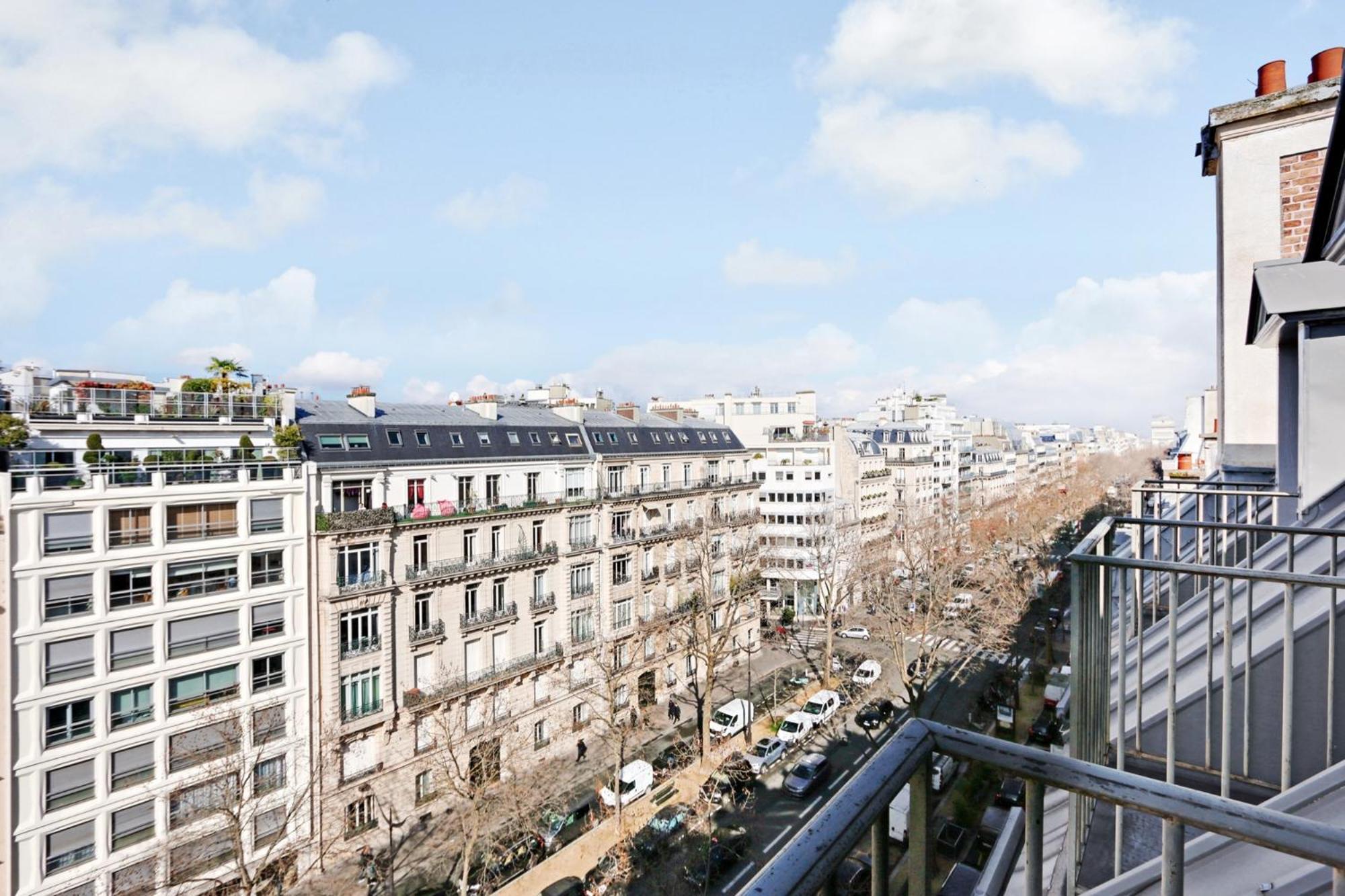 Eiffel Tower View - Time Right Apartamento
