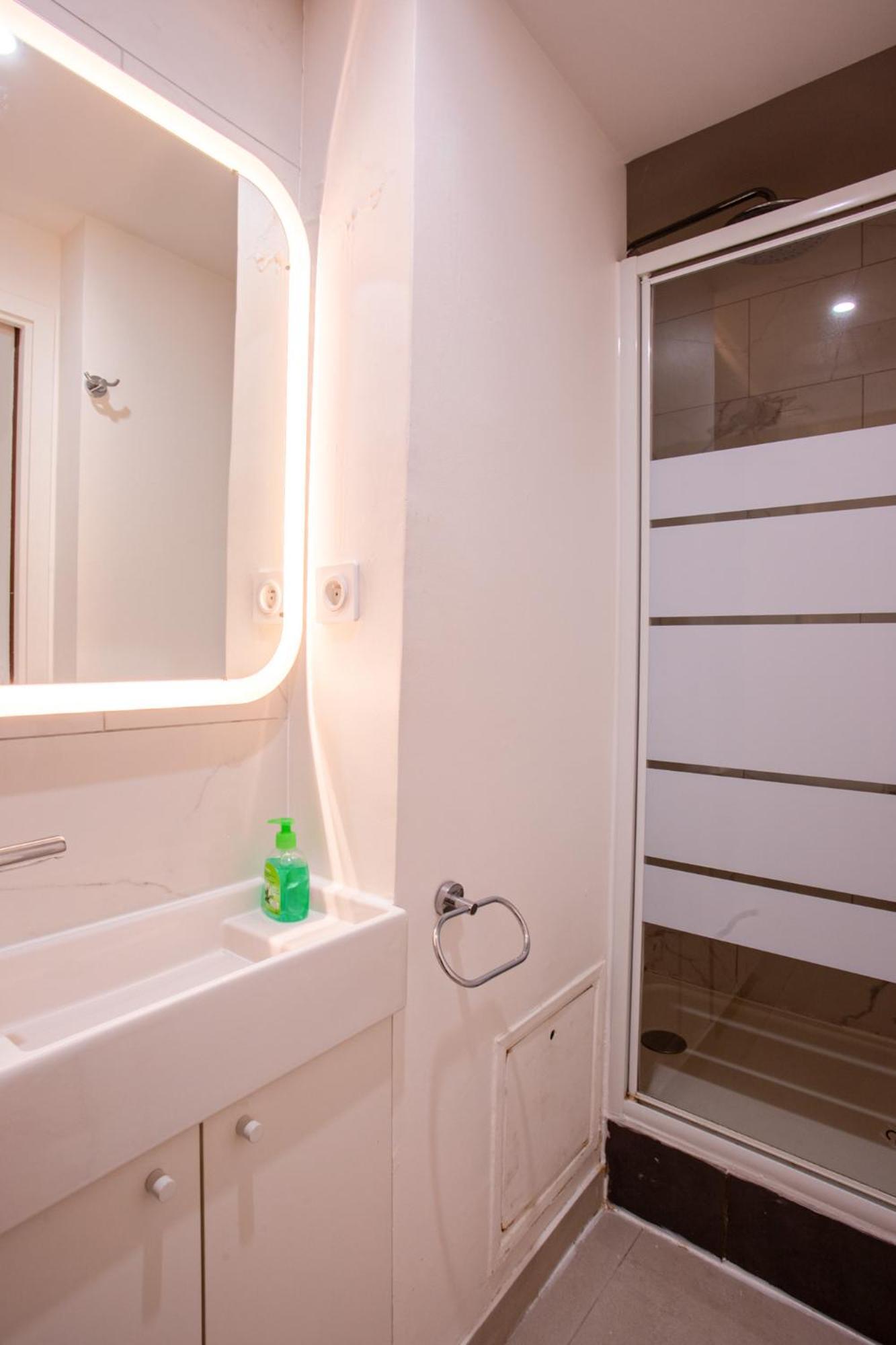 Elegant Escape In 14th Appartement
