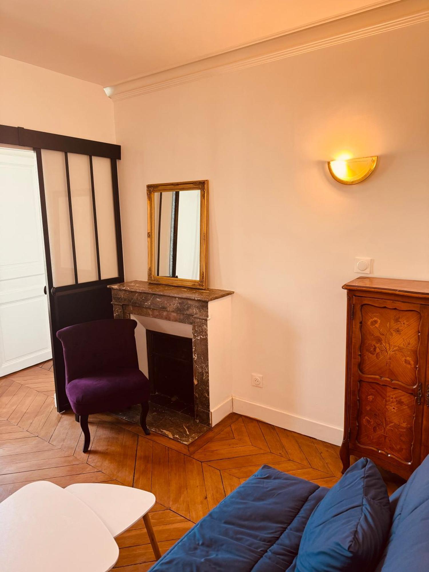 Grace In Appartement Paris