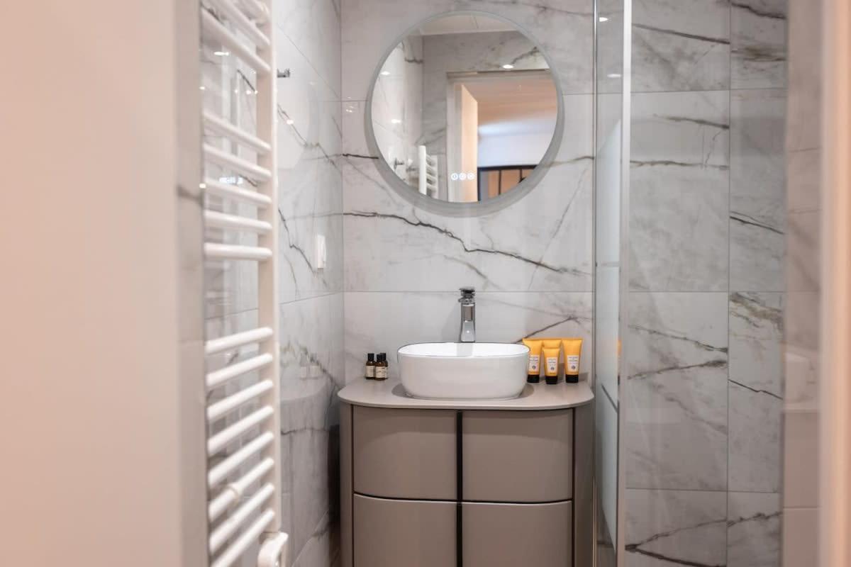 Rez De Chausse Dans Rue Pavee 4 Pers Nation Apartamento