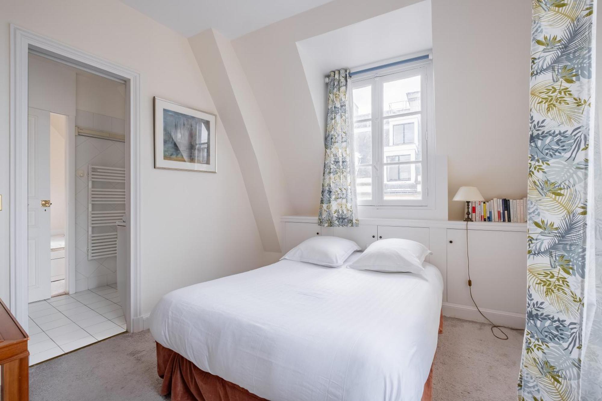 Veeve - Haussmannian Heights Apartment