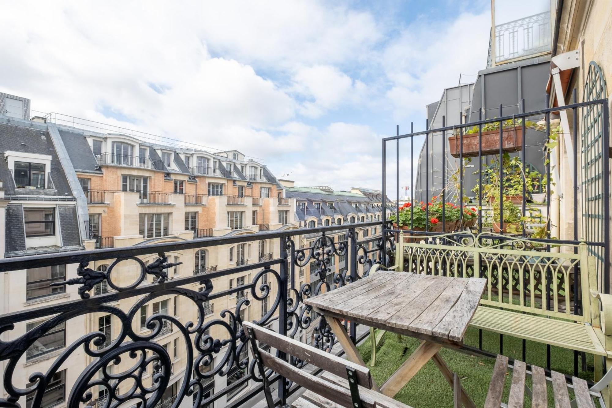 Veeve - Haussmannian Heights Apartment *