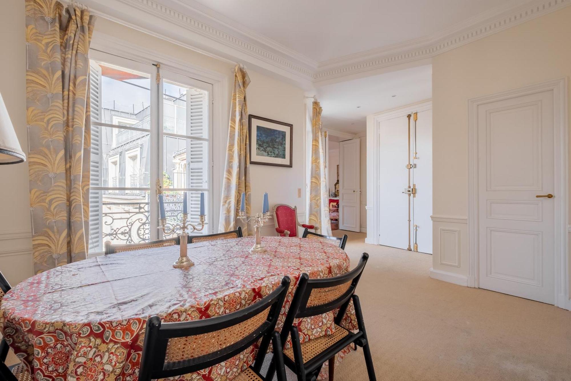 Veeve - Haussmannian Heights Apartment *