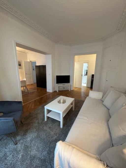 3 Pieces Dans Le Coeur Du 16e Apartment