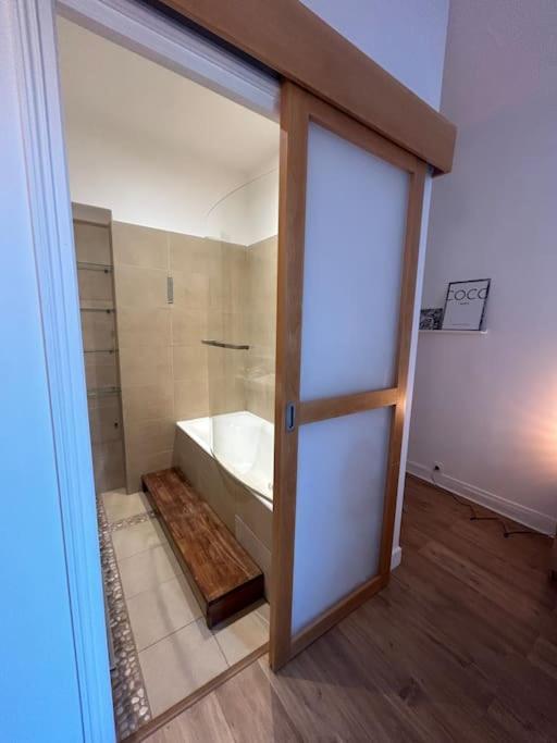 3 Pieces Dans Le Coeur Du 16e Apartment