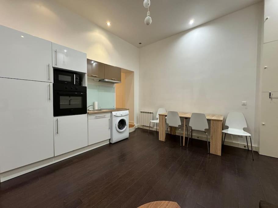 Apartment Awesome 2br 5 Min To Arc De Triomphe