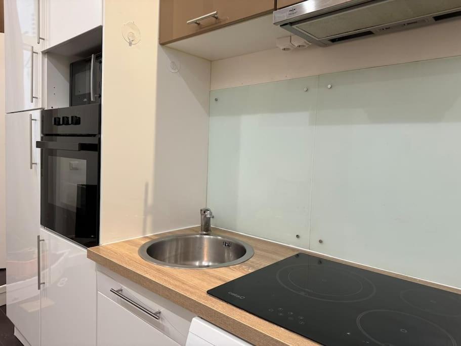 Awesome 2br 5 Min To Arc De Triomphe Paris