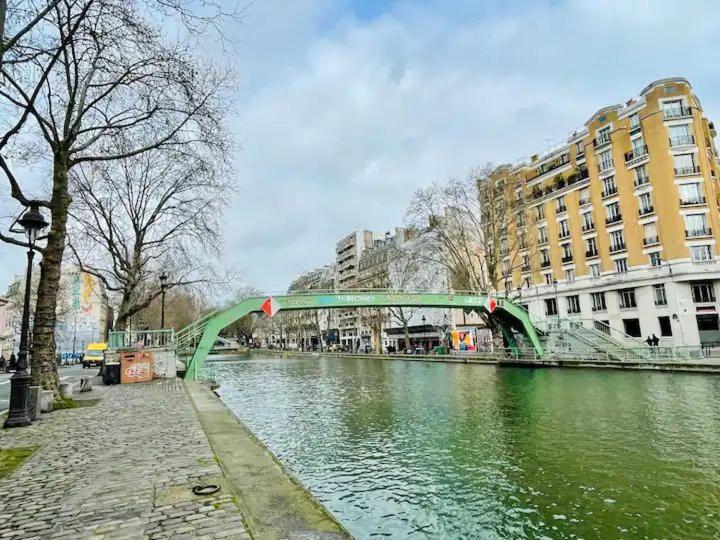 Un Bel Au Bord Du Canal Appartement Paris