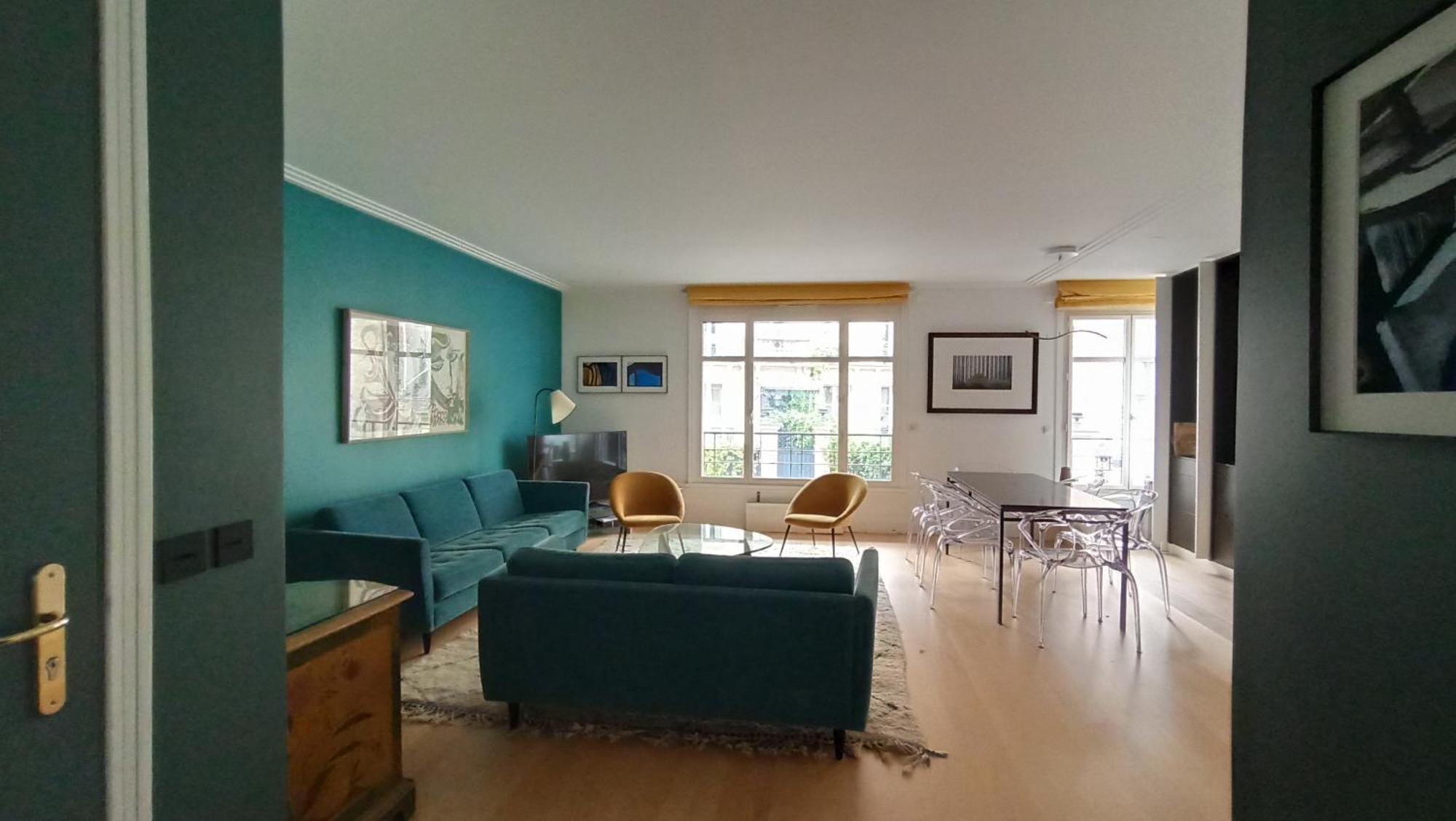 Rue De L'universite - 7 * Paris