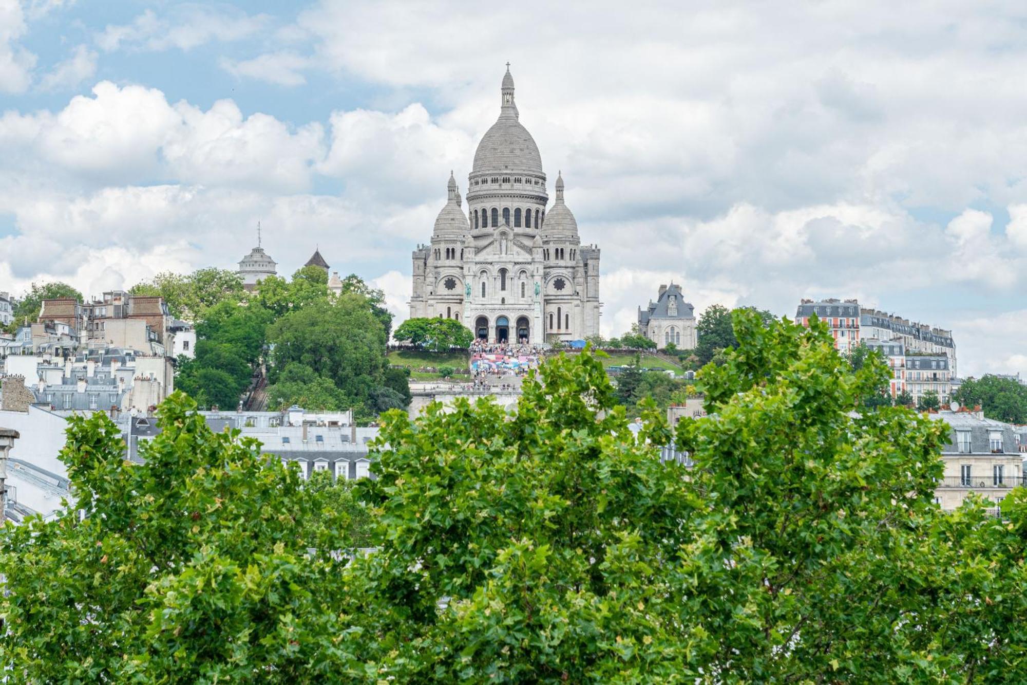 Montmartre - Avec Vue Sur Le Sacre-coeur * Paris