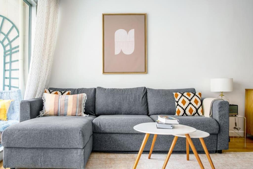 4 People Eiffel Tower Apartment