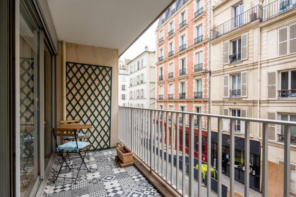 4 People Eiffel Tower Apartment Paris