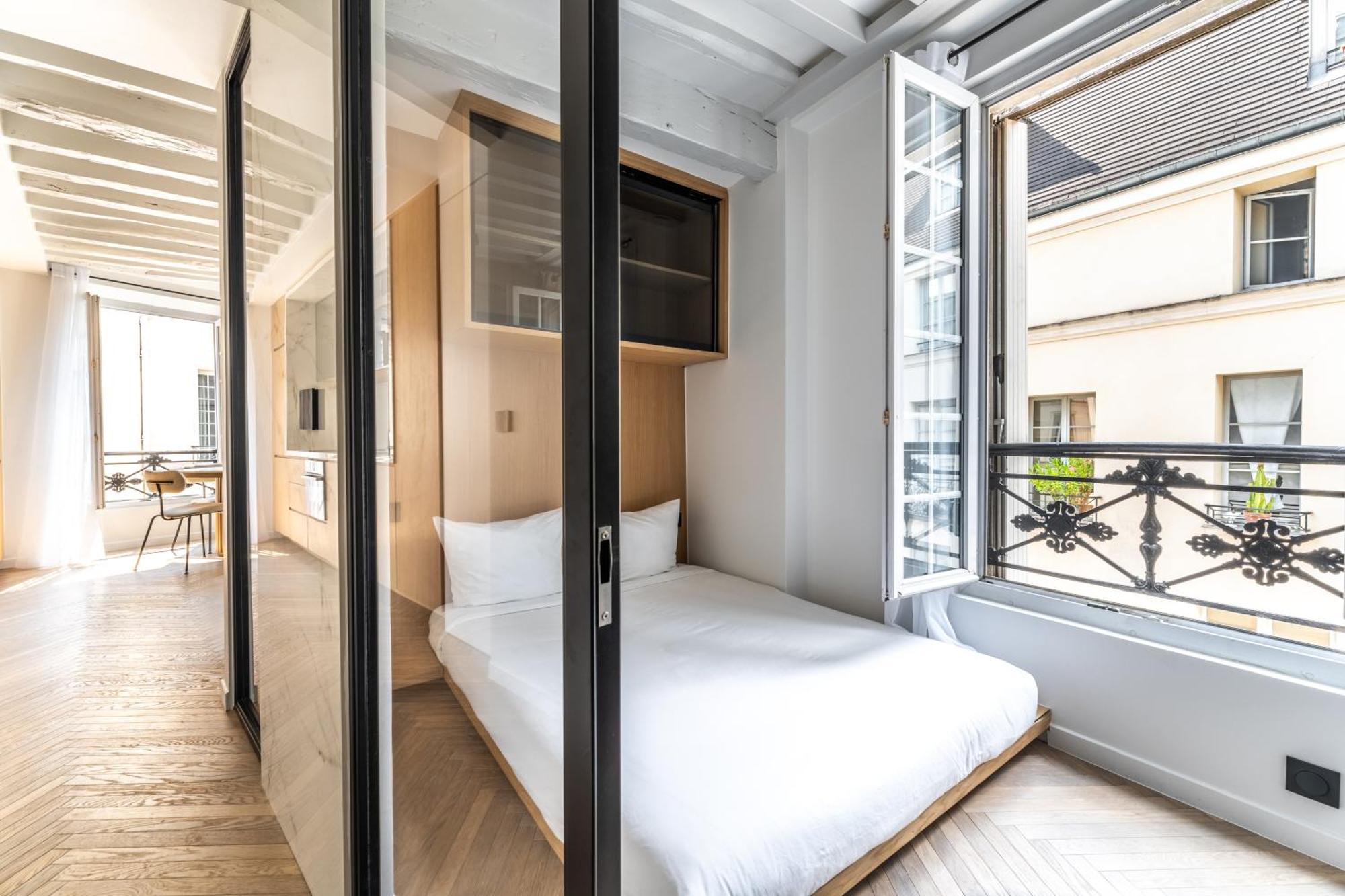 Le Chic Marais Parisien Apartment *