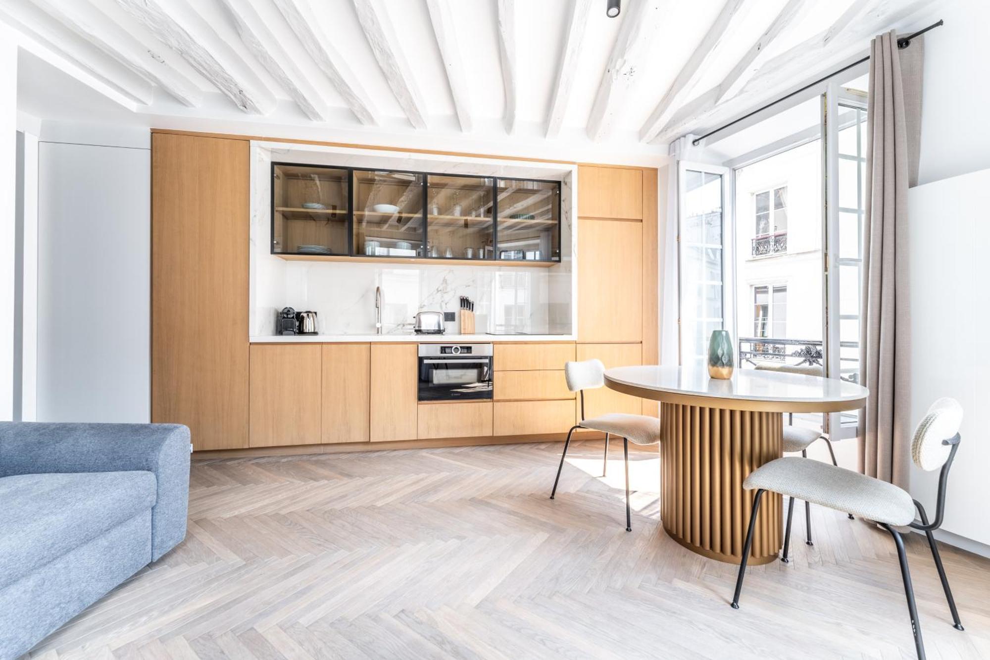 Le Chic Marais Parisien Apartment *