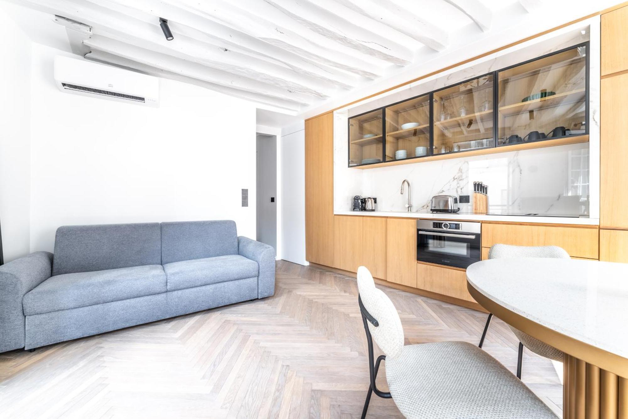 Le Chic Marais Parisien Apartment *