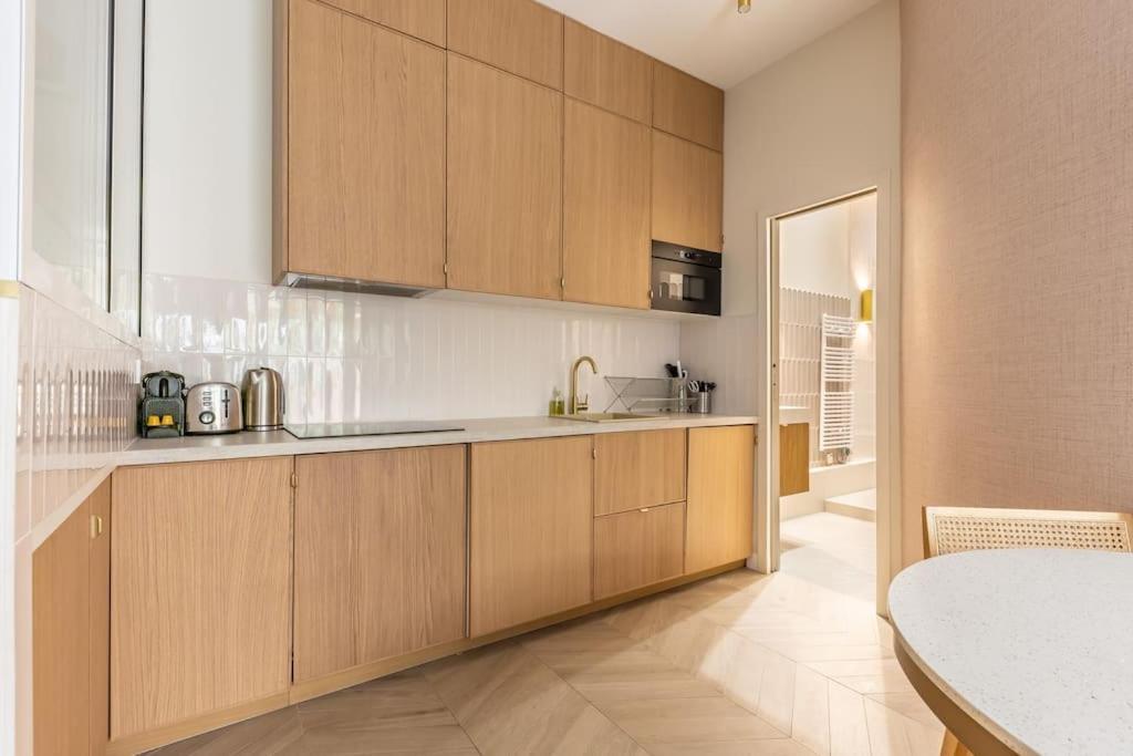 Elegant 4-star In - Apartment