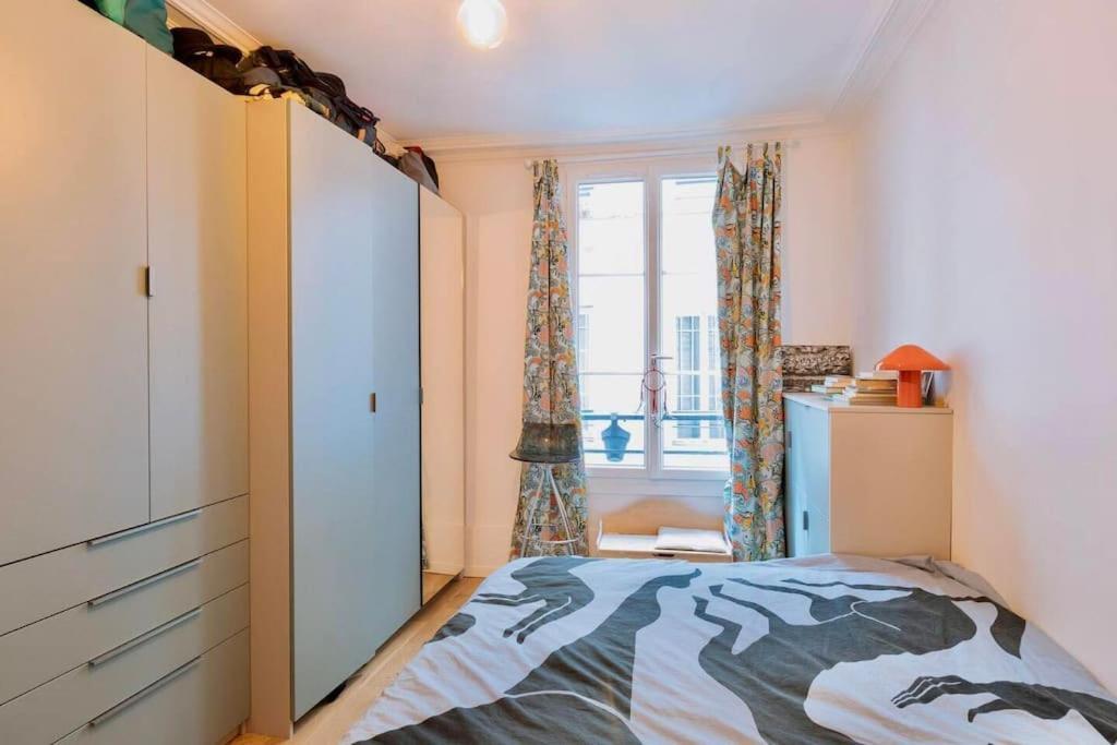 Delight In Montmartre - A True Parisian Appartement