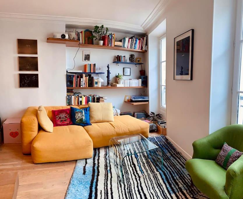 Delight In Montmartre - A True Parisian Appartement